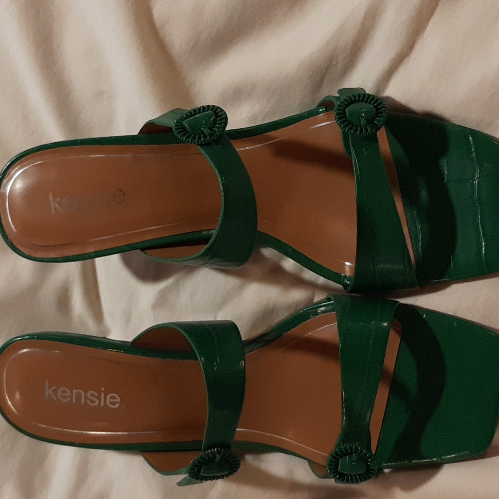 Kensie Kelly Green crocodile embossed sandal
